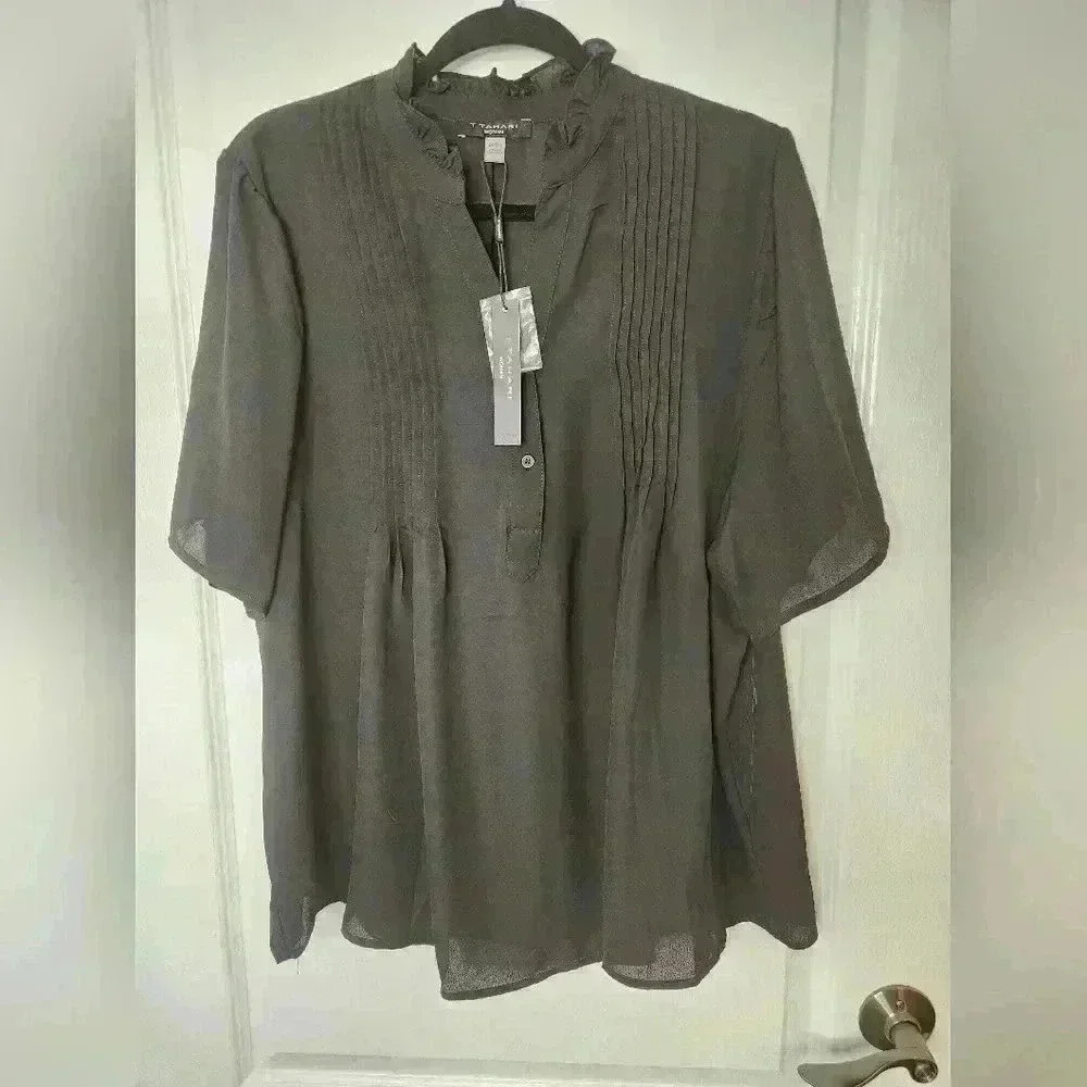 Plus size short sleeve blouse NWT #76